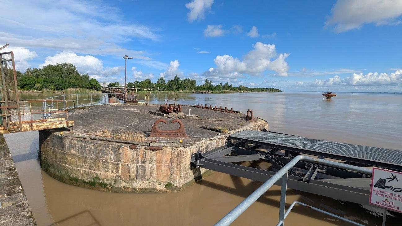 Gabion d’appontement à Pauillac Gabion d’appontement fluvial inspecté par drone sous-marin à Pauillac
