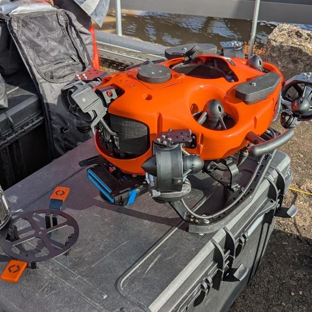 Drone sous-marin ROV Seasam de Delair équipé du sonar d’imagerie acoustique Oculus Drone sous-marin ROV Seasam de Delair équipé du sonar d’imagerie acoustique Oculus